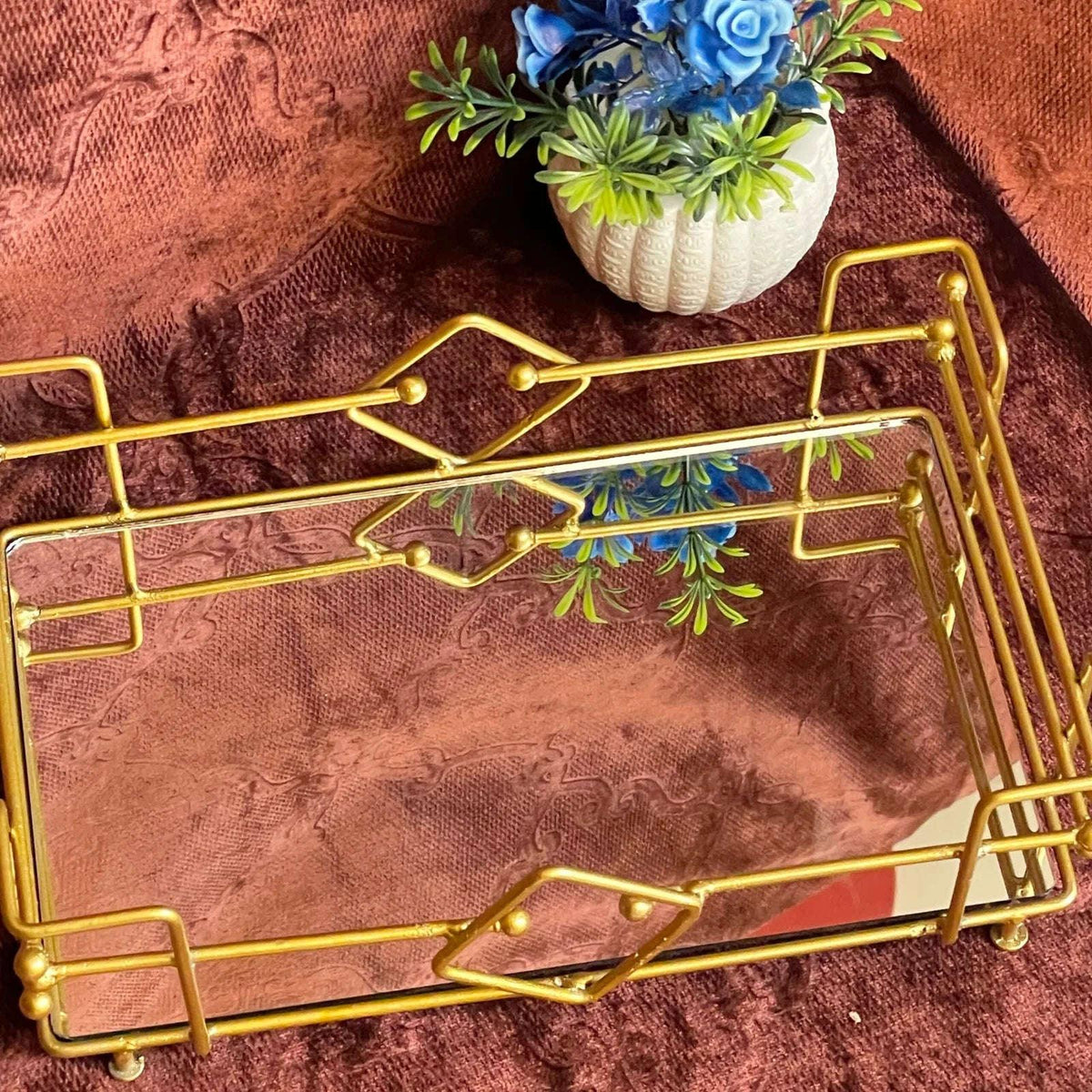 Luxury Jewelry and Perfume Organizer with a Stunning Cosmetics Tray Mirror (3)