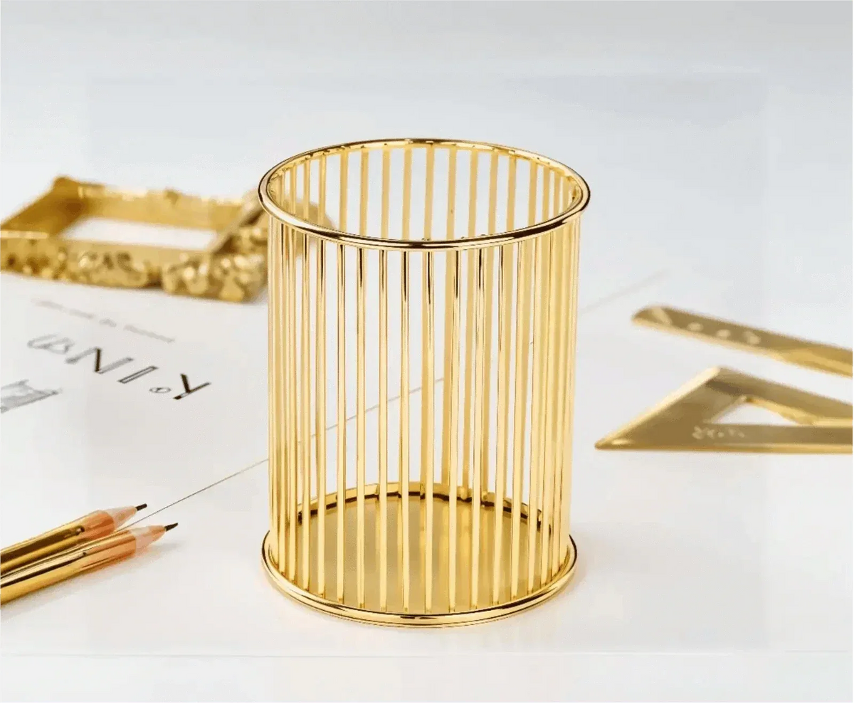 Makeup Brush & Pen Organizer – Modern Metal Cosmetic Storage (3)